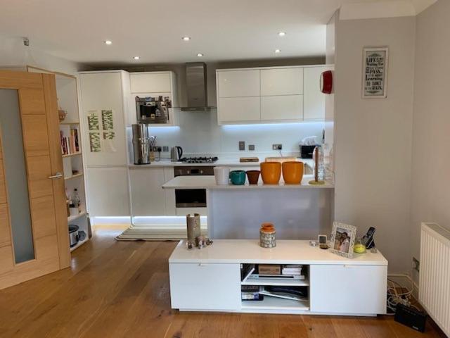 Chic 3 Bed Apartment Near London Bridge With Balcony 외부 사진