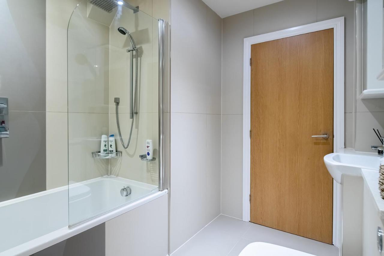 Chic 3 Bed Apartment Near London Bridge With Balcony 외부 사진