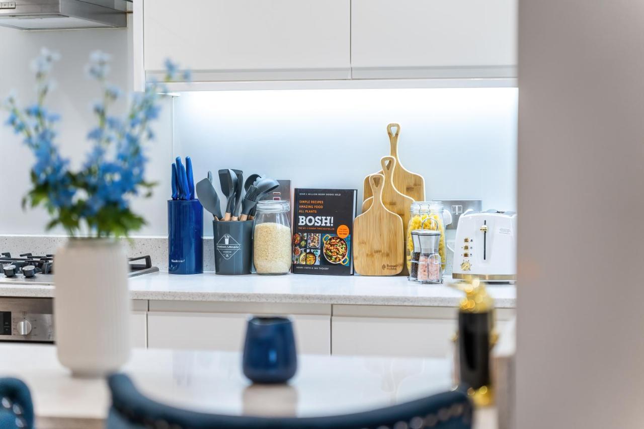 Chic 3 Bed Apartment Near London Bridge With Balcony 외부 사진