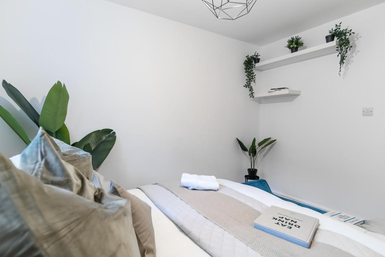 Chic 3 Bed Apartment Near London Bridge With Balcony 외부 사진