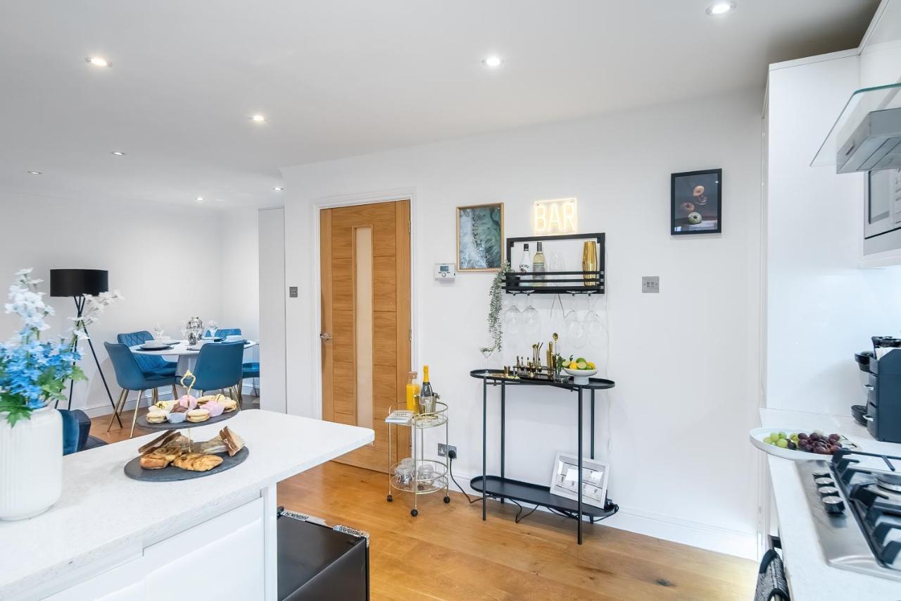 Chic 3 Bed Apartment Near London Bridge With Balcony 외부 사진