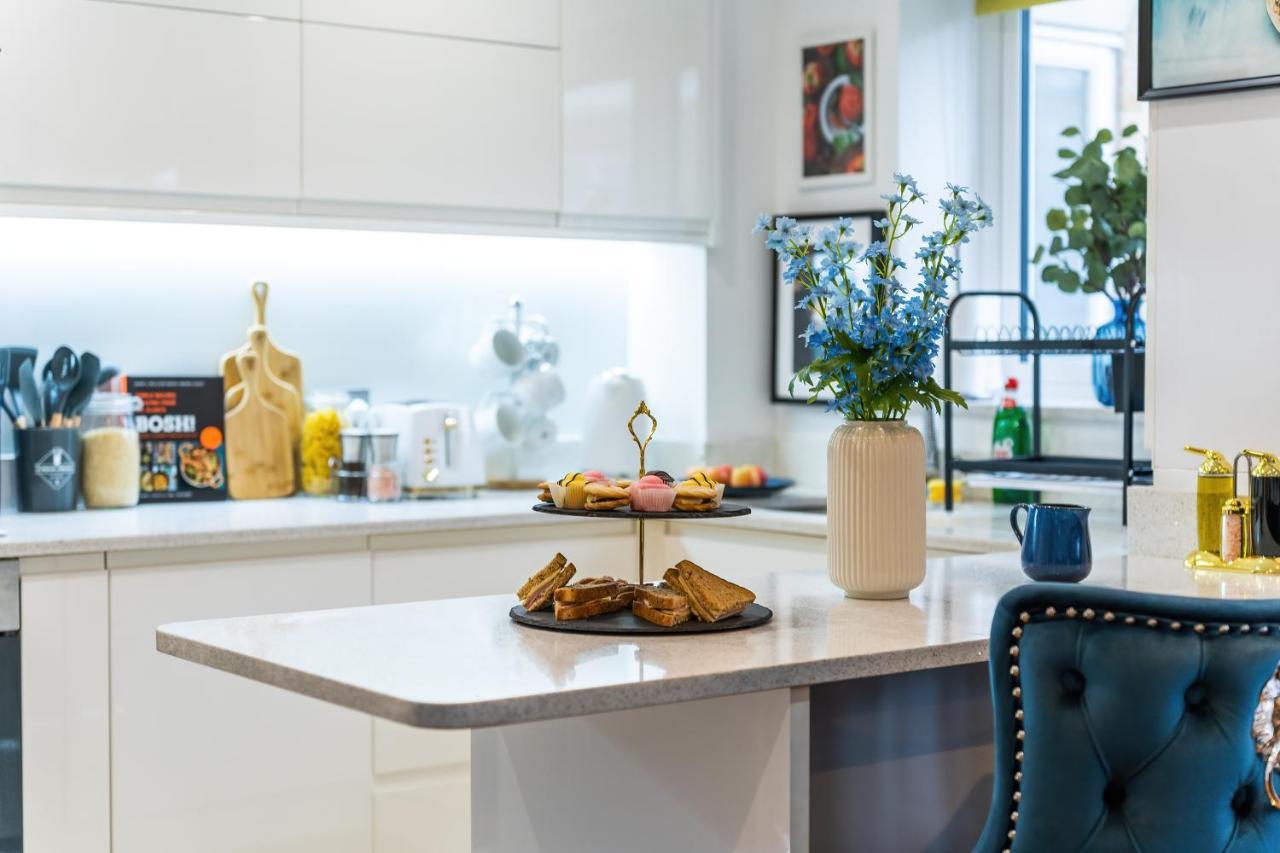 Chic 3 Bed Apartment Near London Bridge With Balcony 외부 사진