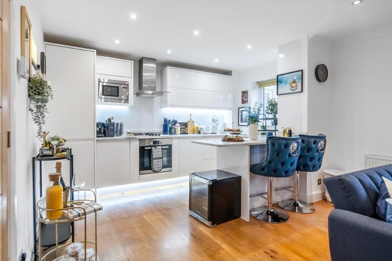Chic 3 Bed Apartment Near London Bridge With Balcony 외부 사진