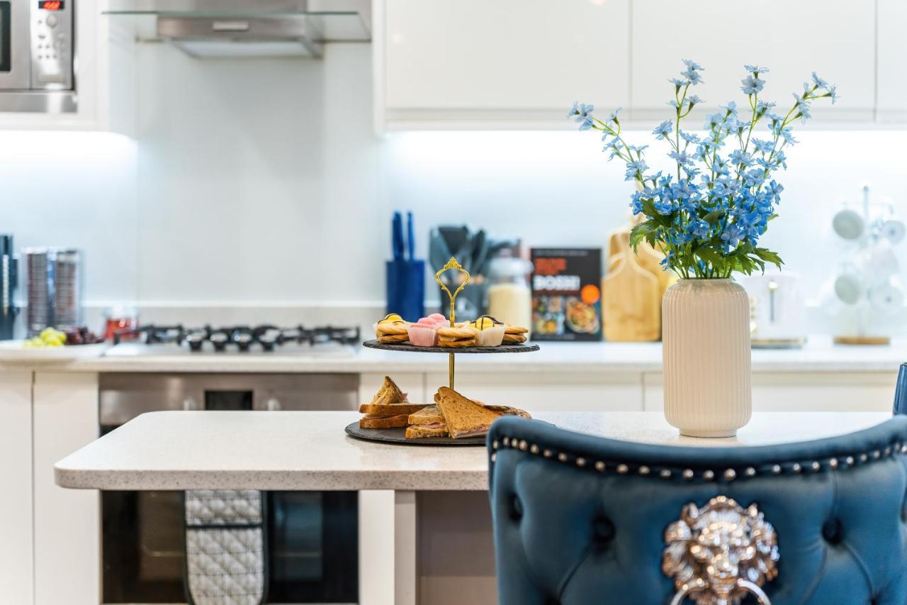 Chic 3 Bed Apartment Near London Bridge With Balcony 외부 사진