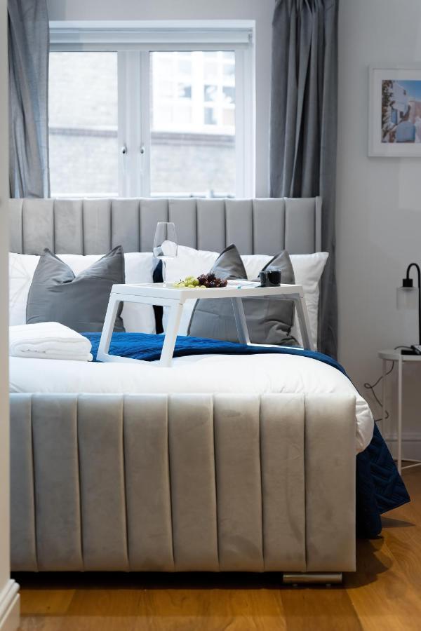 Chic 3 Bed Apartment Near London Bridge With Balcony 외부 사진