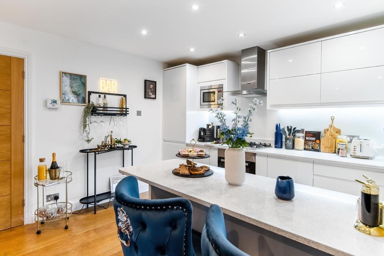Chic 3 Bed Apartment Near London Bridge With Balcony 외부 사진
