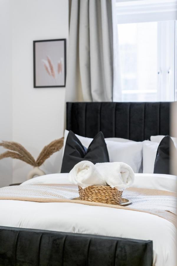 Chic 3 Bed Apartment Near London Bridge With Balcony 외부 사진