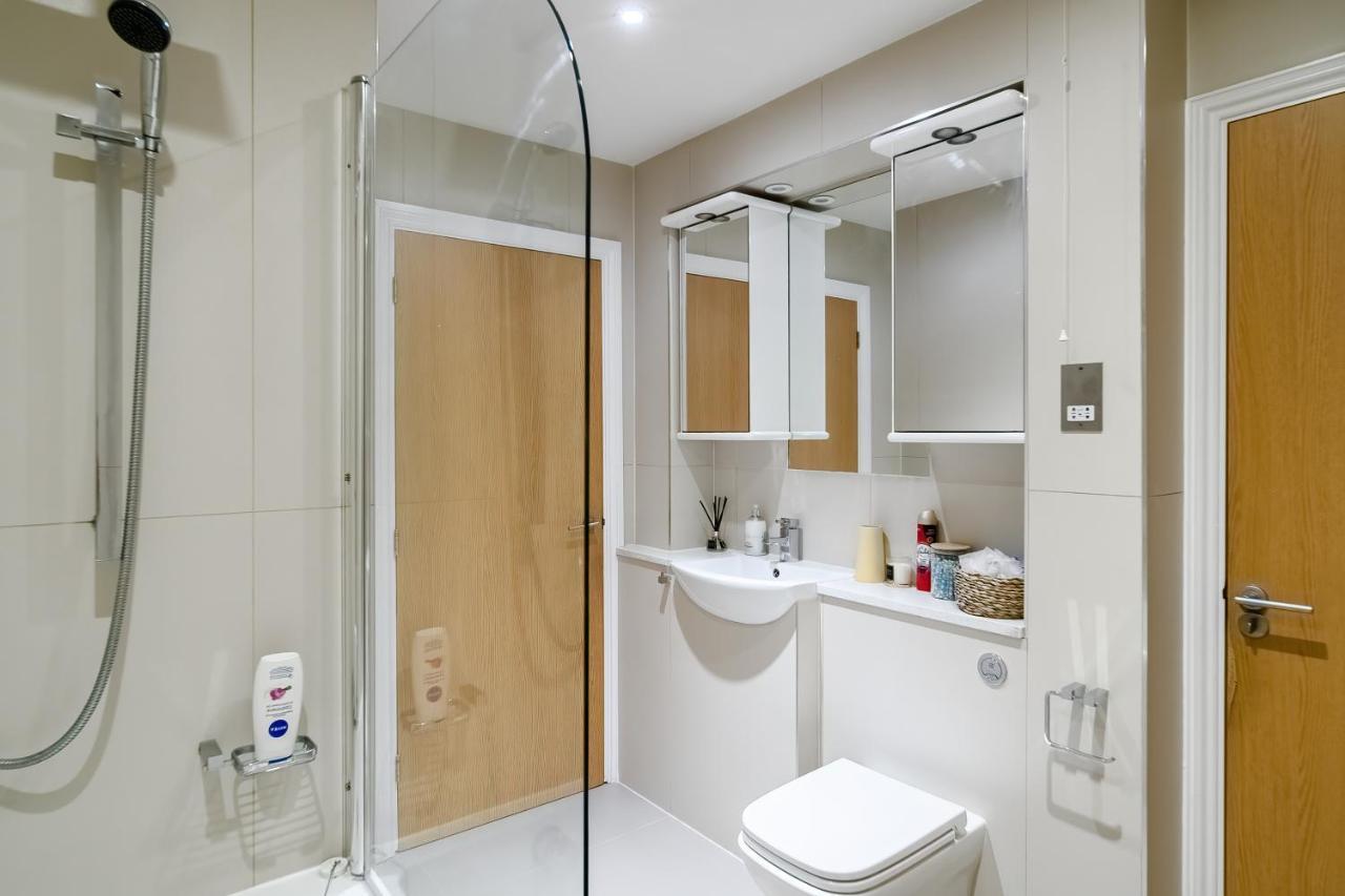 Chic 3 Bed Apartment Near London Bridge With Balcony 외부 사진
