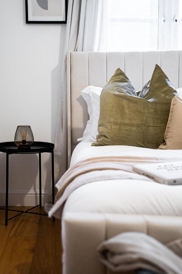 Chic 3 Bed Apartment Near London Bridge With Balcony 외부 사진