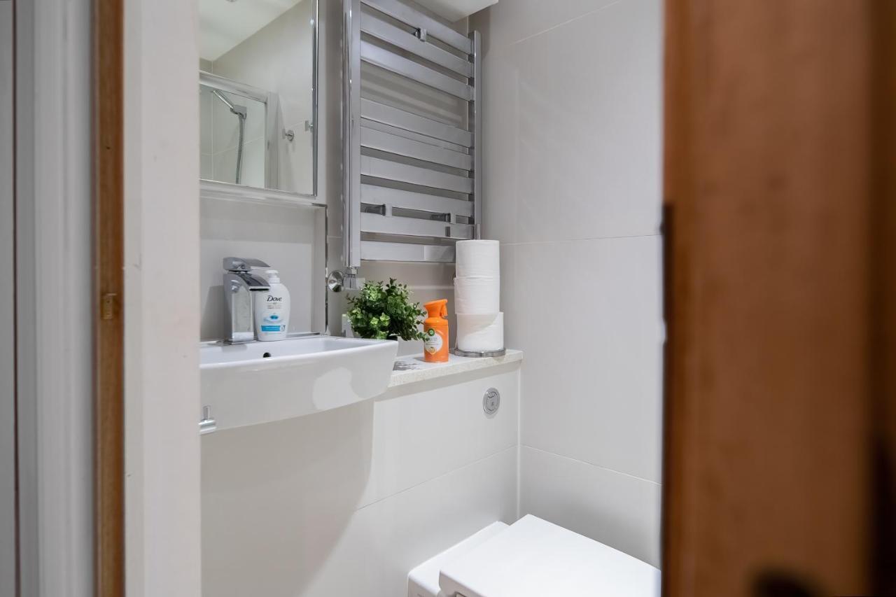 Chic 3 Bed Apartment Near London Bridge With Balcony 외부 사진